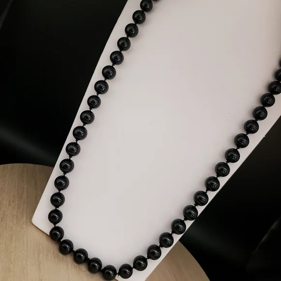 Black Glass Round Beaded Necklace - Picture 2 of 6